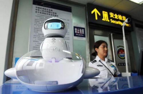 安檢機(jī)上面的服務(wù)機(jī)器人獲好評